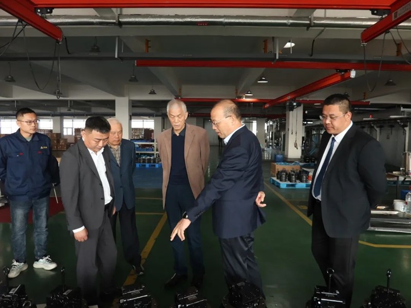 第七屆工程機(jī)械行業(yè)標(biāo)準(zhǔn)化工作會(huì)議暨2024年中國工程機(jī)械工業(yè)協(xié)會(huì)標(biāo)準(zhǔn)化工作委員會(huì)年會(huì)8.jpg